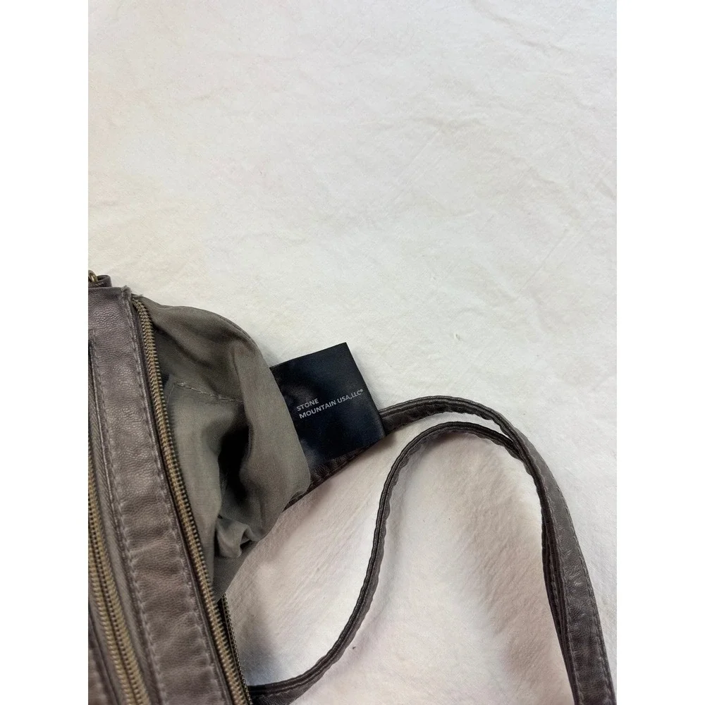 Stone‎ Mountain USA Grey Faux Leather Multi-Pocket Crossbody Bag 9AF1214-5